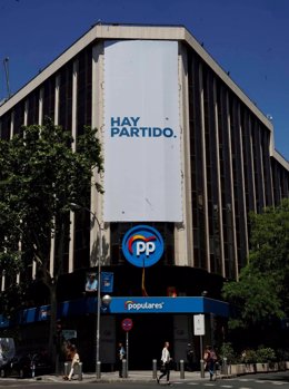 Foto de la fachada del PP con el lema 'Hay Partido' de la nueva campaña del PP para las elecciones del 26 de mayo