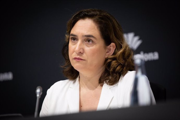 La alcaldesa de Barcelona, Ada Colau en rueda de prensa para informar sobre la candelación de Mobile World Congress, en la Fira de Barcelona, en Barcelona (España), a 13 de febrero de 2020.