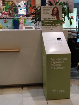 Nuevo punto solidario instalado en Vallsur para colaborar con la AECC.