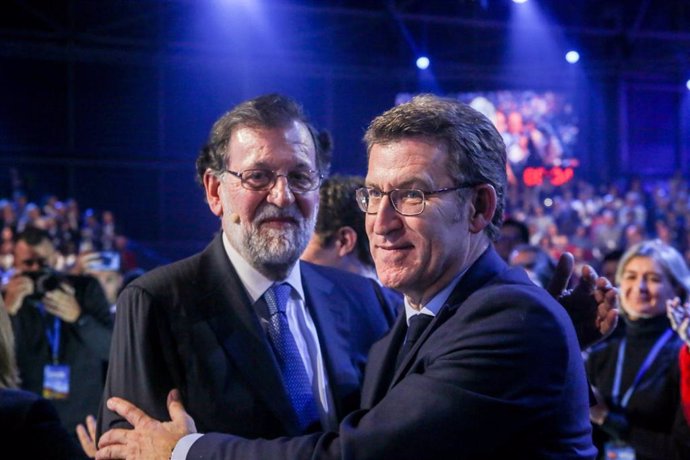 El expresidente del Gobierno Mariano Rajoy con el presidente de Galicia Alberto Núñez Feijóo en la Convención Nacional del PP "España en libertad".  