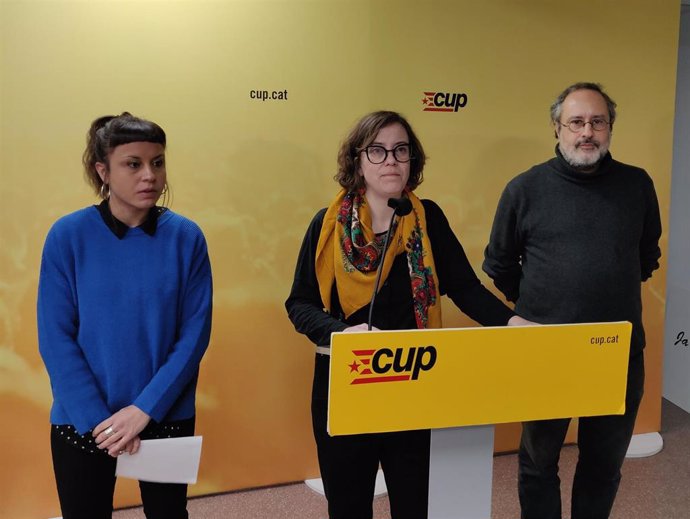 La exconcejal de la CUP en Barcelona Maria Rovira y los exdiputados Eullia Reguant y Antonio Baños.