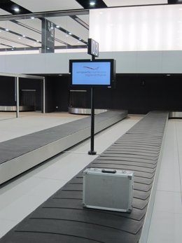 Aeropuerto de Corvera. Terminal de pasajeros. Aeropuerto Internacional de la Región de Murcia. Avión. Turismo. Torre de control