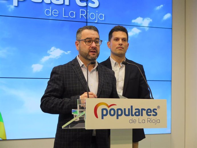 El diputado del PP, Javier Merino, y el senador Carlos Yécora en compaecencia de prensa