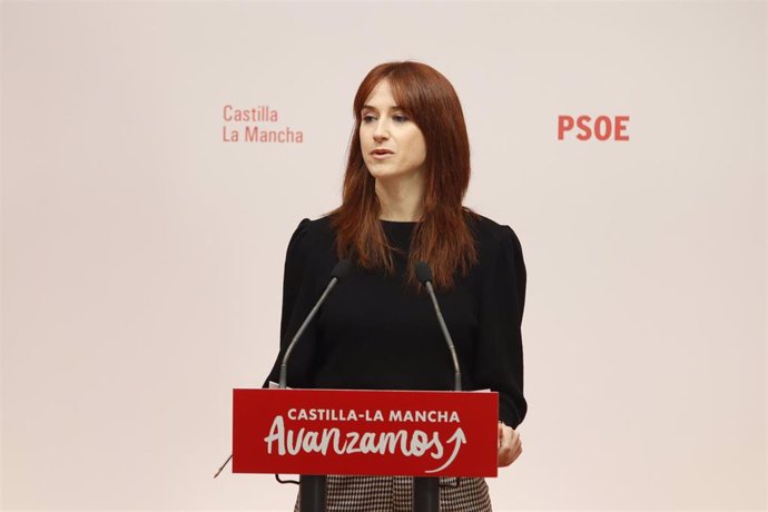 La diputada del PSOE Diana López en rueda de prensa.