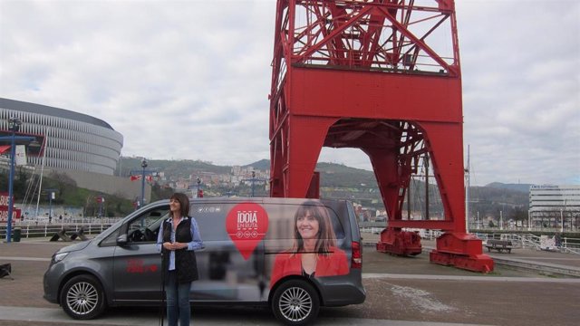 La secretaria general del PSE-EE y candidata a lehendakari, Idoia Mendia, en un acto ante el Museo Marítimo en Bilbao.