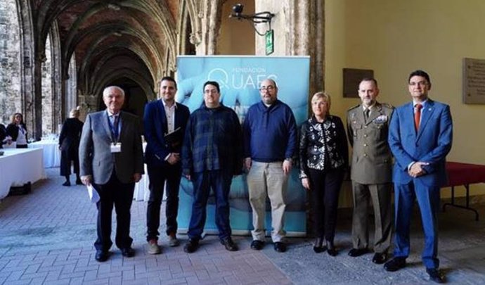 César Nombela, presidente Fundación QUAES; premiados IV edición Becas Fundación QUAES; Ana Barceló Chico, Consellera de Sanidad Universal y Salud Pública, Fernando García-Vaquero Pradal, Teniente General Jefe del Cuartel General Terrestre de Alta Dispon