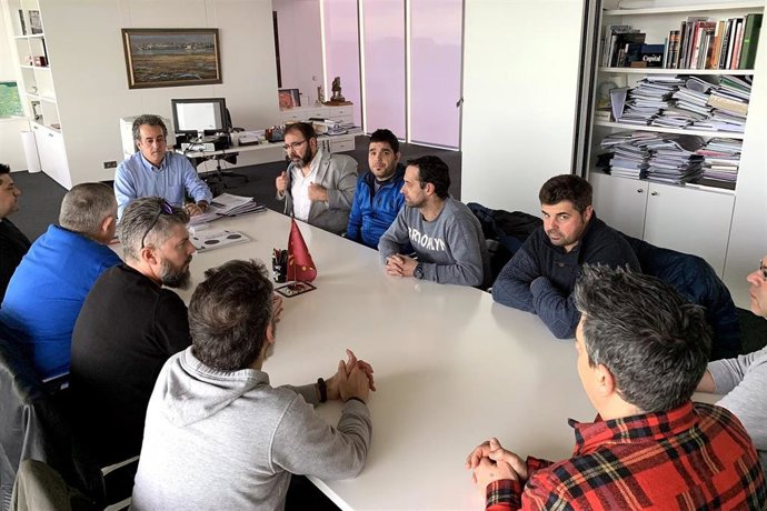 Martín con trabajadores de Sniace