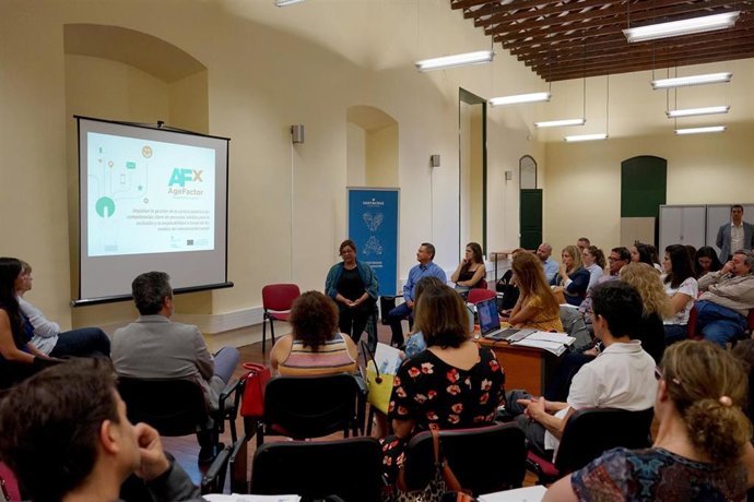 Actividad formativa en la Sociedad de Desarrollo de Santa Cruz de Tenerife