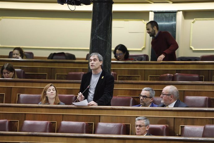 La portavoz de Esquerra Republicana, Francesc Eritja, interviene en una sesión de control al Gobierno en el Congreso. 