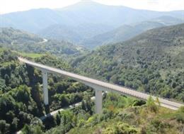 Viaducto de As Lamas en la A-6 en la comarca de El Bierzo (León).