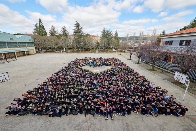 Cerca de 6.000 escolares navarros conmemoran junto a Adano el Día Internacional del Niño con Cáncer