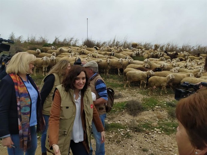 La presidenta de la Comunidad, Isabel Díaz Ayuso, presenta en Villamanrique de Tajo el Plan Terra