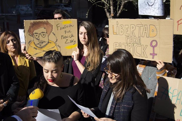 Concentración celebrada el martes 11 de febrero en la Universidad de Granada por la liberación de Zaki