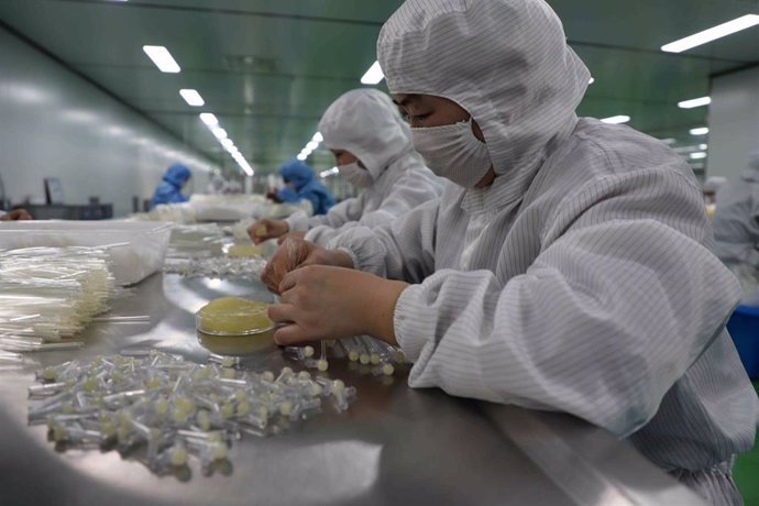 13 February 2020, China, Bingzhou: Workers operate on the production line of medical supplies amid the outbreak of the coronavirus. Photo: -/TPG via ZUMA Press/dpa