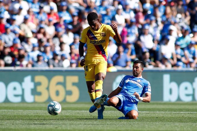Junior Firpo of FC Barcelona and Angel Rodriguez of Getafe CF during the Spanish League (La Liga) football match played between Getafe CF and FC Barcelona at Butarque Stadium in Getafe, Madrid, Spain, on September 28, 2019.