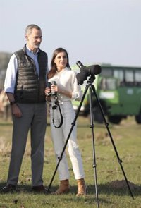 Los Reyes visitan el Parque Nacional de Doñana y conocen la diversidad ambiental del emblemático espacio