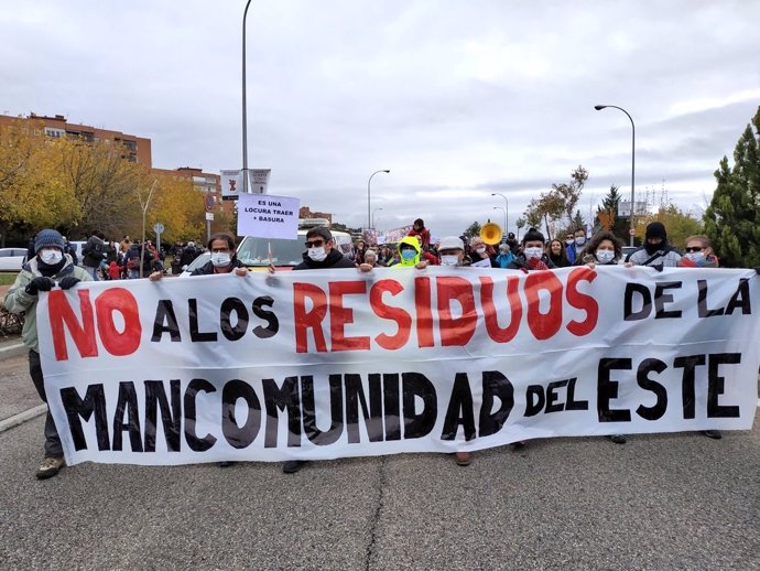 Recurso de una de las manifestaciones vecinal contra la llegada de más residuos a Valdemingómez.