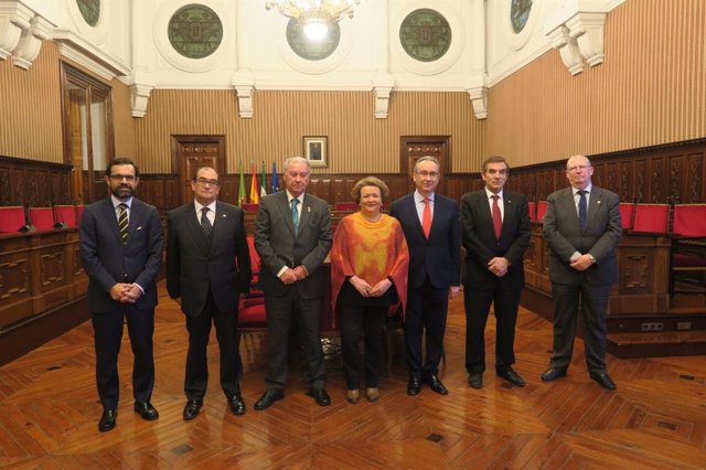 Presidentes de las Agrupaciones y Consejos de Cofradías de Andalucía en el Palacio Provincial de la Diputación