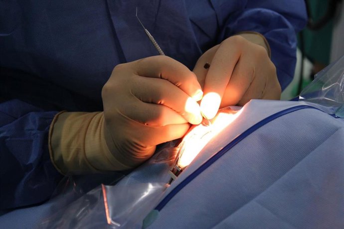 Cirugano, médico, medicina, quirófano, operar, operación, operando, cirugía