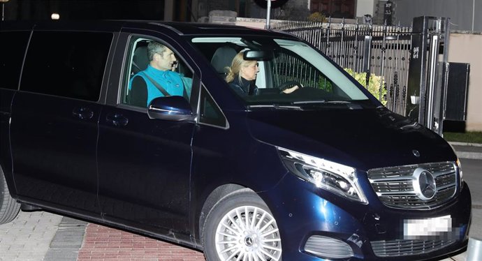 Urdangarin llega con la Infanta Elena a Vitoria