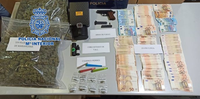 Nota De Prensa: "La Policía Nacional Ha Desarticulado Una Organización Criminal En Alicante Y Ha Intervenido Más De 100 Kilos De Marihuana Y Un Arma De Fuego"
