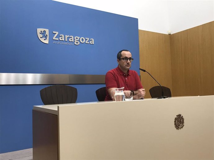 El concejal del grupo municipal de ZeC en el Ayuntamiento de Zaragoza, Alberto Cubero.
