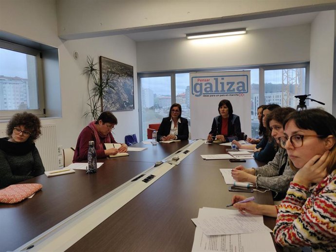 O BNG e o seu líder, Ana Pontón, reunidas con colectivos e asociacións feministas