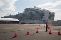 Canadá evacuará a sus nacionales del crucero 'Diamond Princess' donde ya hay 355 casos de coronavirus