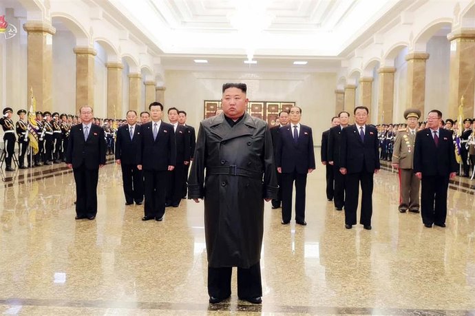 16 February 2020, North Korea, Pyongyang: A photo released by the official North Korean Central News Agency (KCNA) shows North Korean leader Kim Jong Un (C) visiting the Kumsusan Palace of the Sun on the Day of the Shining Star, the birth anniversary of