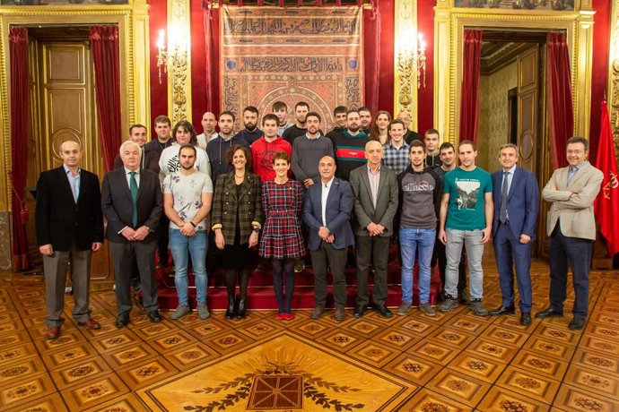 Chivite expresa su apoyo al sector agrícola durante una recepción a jóvenes coop