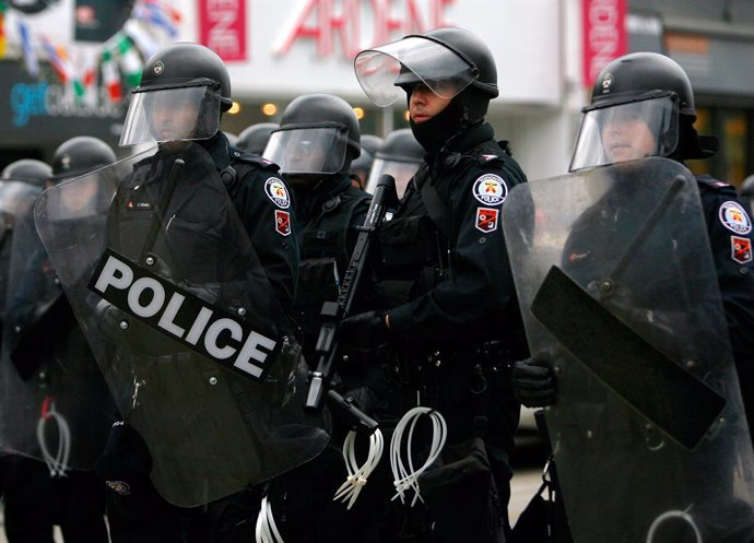Policia antidisturbis a Toronto