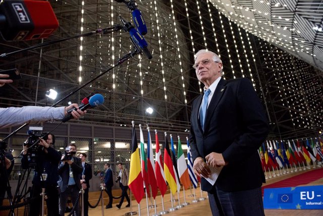  Josep Borrell ante la prensa en Bruselas