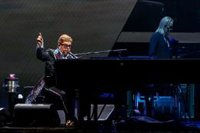Elton John abandona un concierto tras quedarse sin voz por culpa de una neumonía