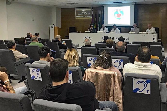 Málaga.- Asociación de Pacientes del Corazón del Regional forma en técnicas de RCP a la Policía Local y a entrenadores 