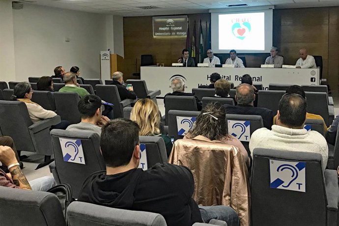 La Asociación de Pacientes del Corazón del Hospital Regional de Málaga forma en técnicas de RCP a la Policía Local y a entrenadores deportivos