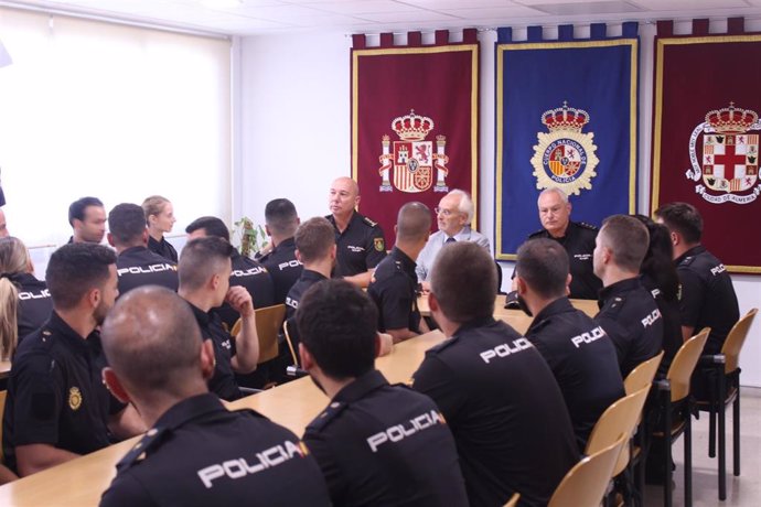 Agentes de Policía Nacional se incorporan a la Comisaría de Almería