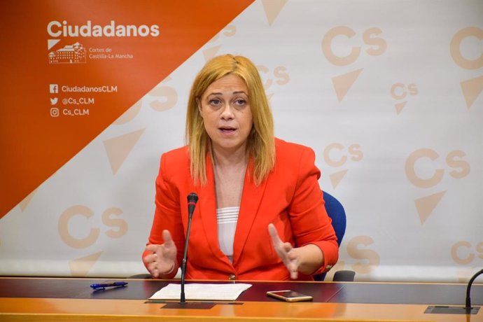 La portavoz de Ciudadanos en las Cortes de C-LM, Carmen Picazo, en rueda de prensa.