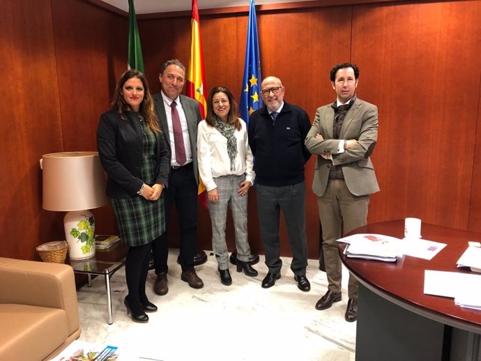 Imagen de archivo de una reunión de representantes de la Unión Sindical de Inspectores de Educación (USIE) de Andalucía con la viceconsejera de Educación, Carmen Castillo.
