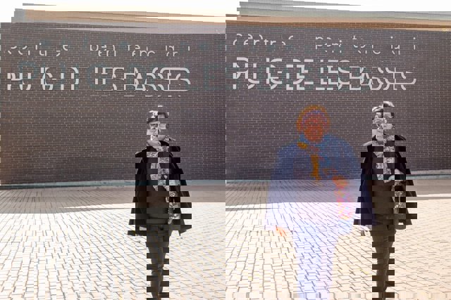 La exconsellera Dolors Bassa saliendo de la cárcel este lunes