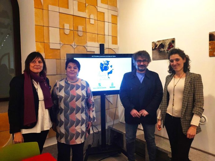 La alcaldesa Clara Luquero, junto a la concejal de Cultura, Gina Aguiar y la coordinadora de la Fundación Don Juan de Borbón, Noelia Gómez.