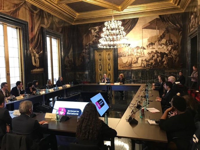 Los tenientes de alcalde Jaume Collboni y Laia Bonet se reúnen con el Cuerpo Consular tras la cancelación del MObile World Congress (MWC)