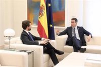 La reunión entre Sánchez y Casado en Moncloa dura casi hora y media