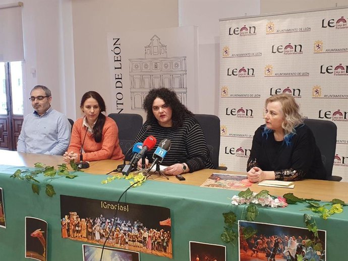 La concejal de Bienestar Social y Juventud, Vera López, en la representación de 'El Señor de los Dragones'.