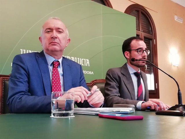 El viceconsejero de Empleo, Miguel Ángel García, y el delegado de Empleo en Córdoba, Ángel Herrador.