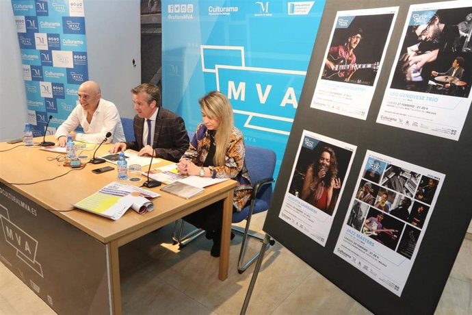 Víctor Gonzalez, diputado de cultura, en el centro, durante la presentación del Festival de Jazz MVA de la Diputación