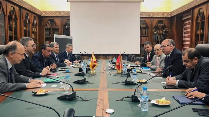 Reunió d'Arcadi Espanya i els presidents dels Ports de Castelló i Valncia amb el secretari general de Transport del Marroc