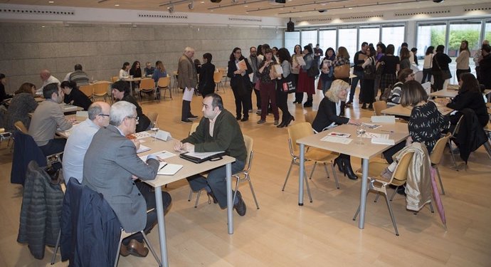 Empresas alavesas asisten a la presentación de las 'Lanzaderas de Empleo' de Vitoria y Llodio