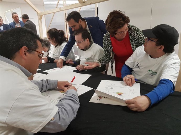 La consejera de Ciudadanía y Derechos Sociales del Gobierno de Aragón, María Victoria Broto en la primera sesión de 'Gobierno Fácil'