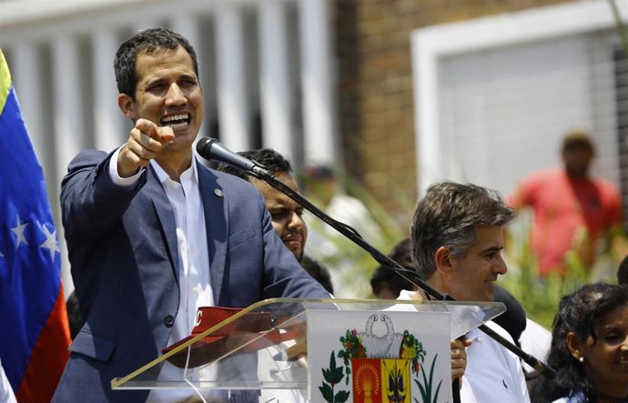 El autoproclamado "presidente encargado" de Venezuela, Juan Guaidó