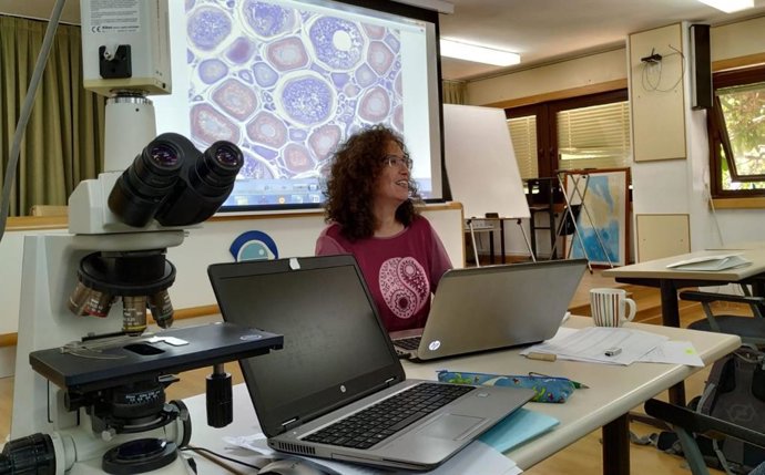 Samar Saber, científica del Equipo de Túnidos del Centro Oceanográfico de Málaga, durante la primera jornada del taller de expertos